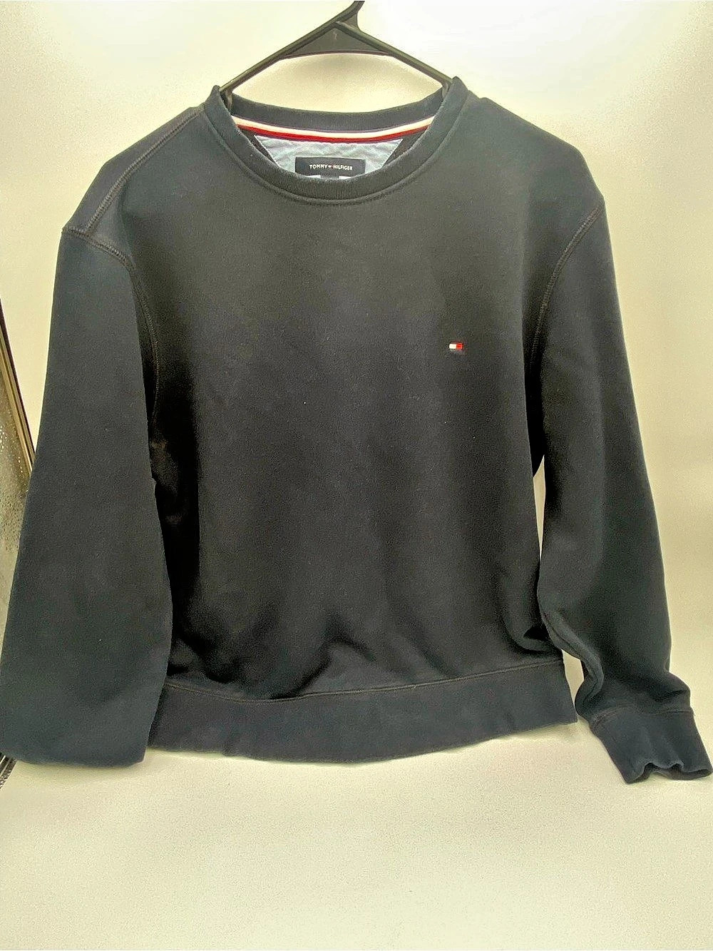 Tommy Hilfiger Crewneck Sweatshirt in Black Size Medium Like New
